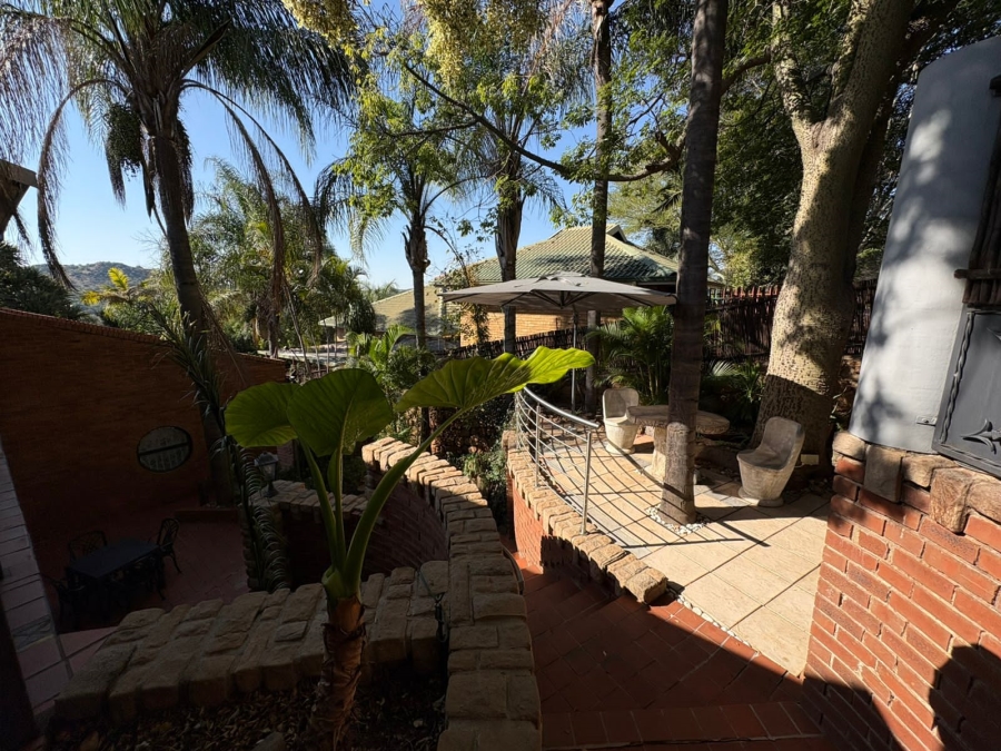 5 Bedroom Property for Sale in Safari Gardens North West